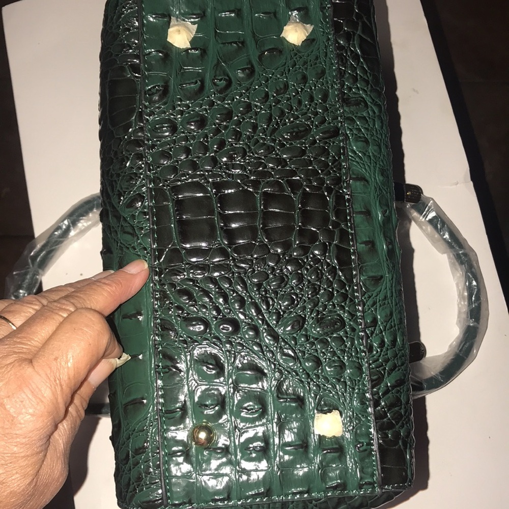 NWOT Women’s Crocodile-Embossed Handbag - Picture 14 of 16